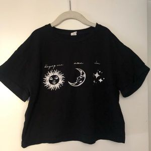 Girls Black Cropped Short Sleeve Tshirt Sun Moon Stars - size 11-12years